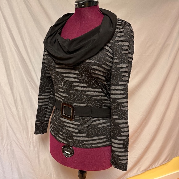 Frank Lyman cowl neck top - Picture 2 of 6